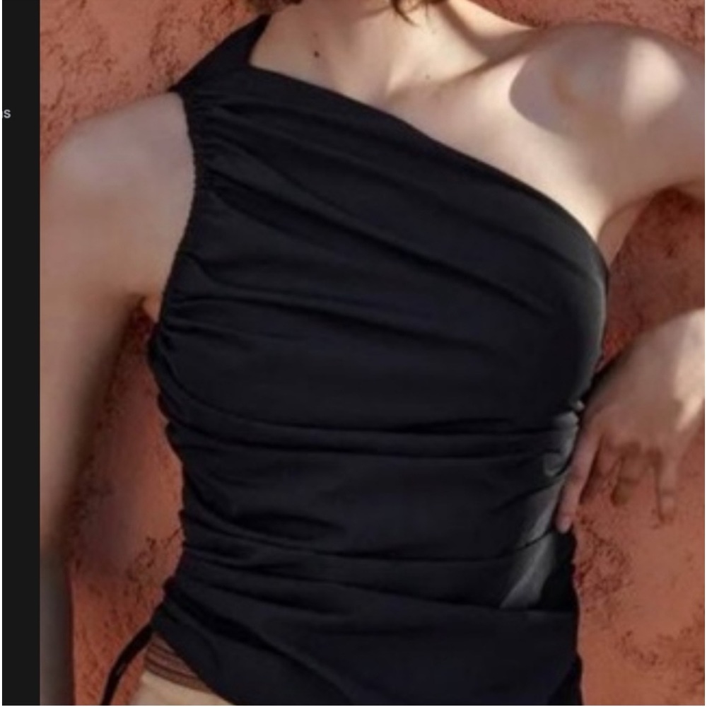 🔥🔥NWT Zara Black Top. One Shoulder.  Size M
